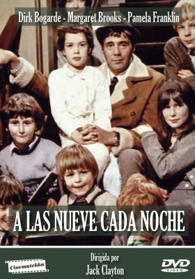 A LAS NUEVE CADA NOCHE